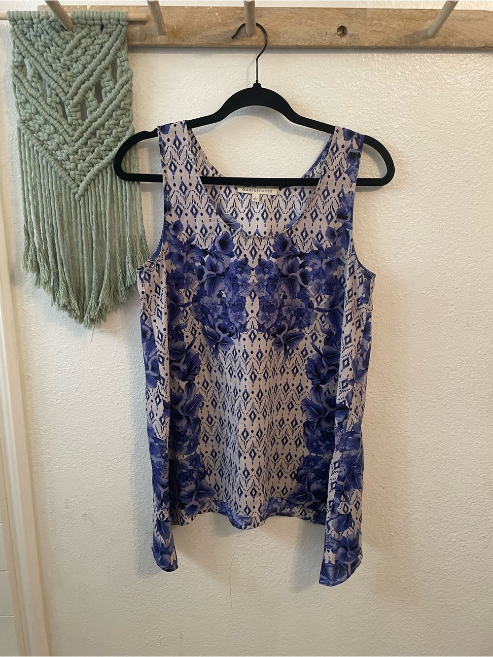 Daniel Rainn Blue and White Floral Geometric Sleeveless Tank